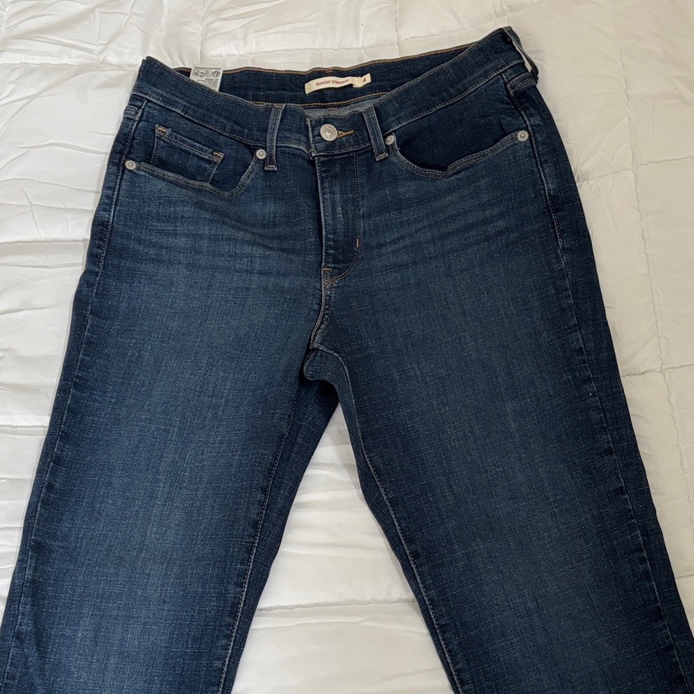 Women’s Levi’s Classic Straight stretch denim size 4